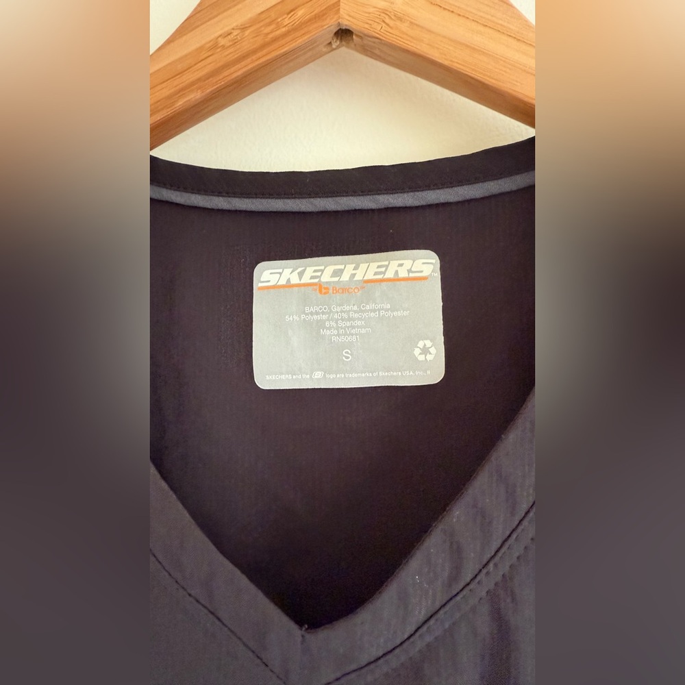 Women’s black scrub top - Picture 4 of 4